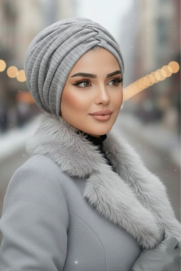 قبعة شتوية بيضاء رمادية برباط - 2