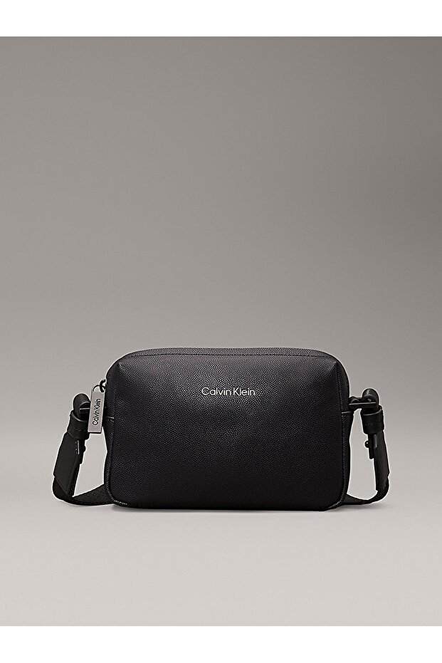 حقيبة ماسنجر للرجال باللون الأسود CK MUST CAMERA BAG S