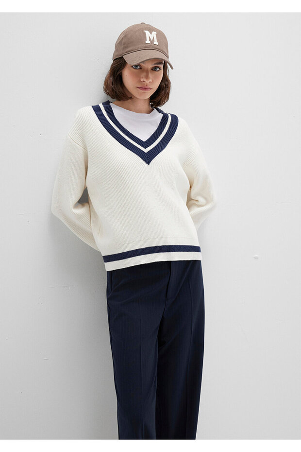 V-Neck Ecru Women's Sweater M1710705-70057