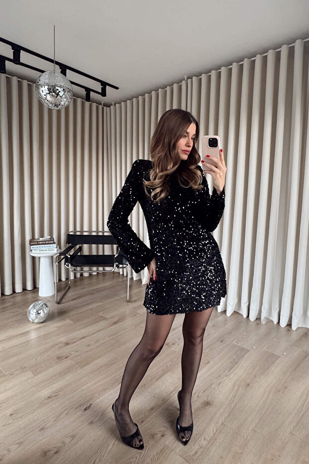 Siyah Vatkalı Pullu Astarlı Mini Elbise - 2