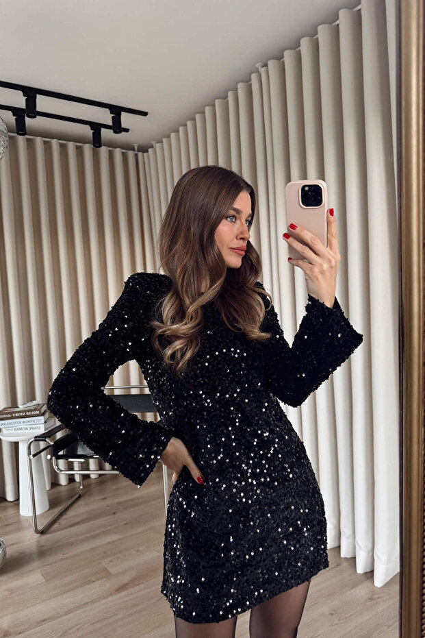 Siyah Vatkalı Pullu Astarlı Mini Elbise - 3