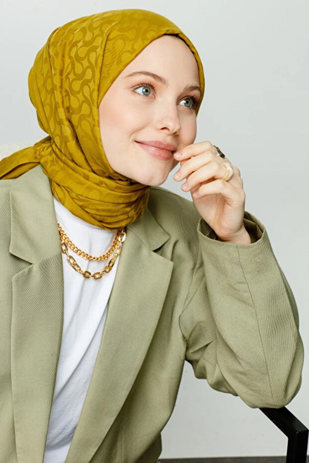 شال بنقشة أزهار الزعفران