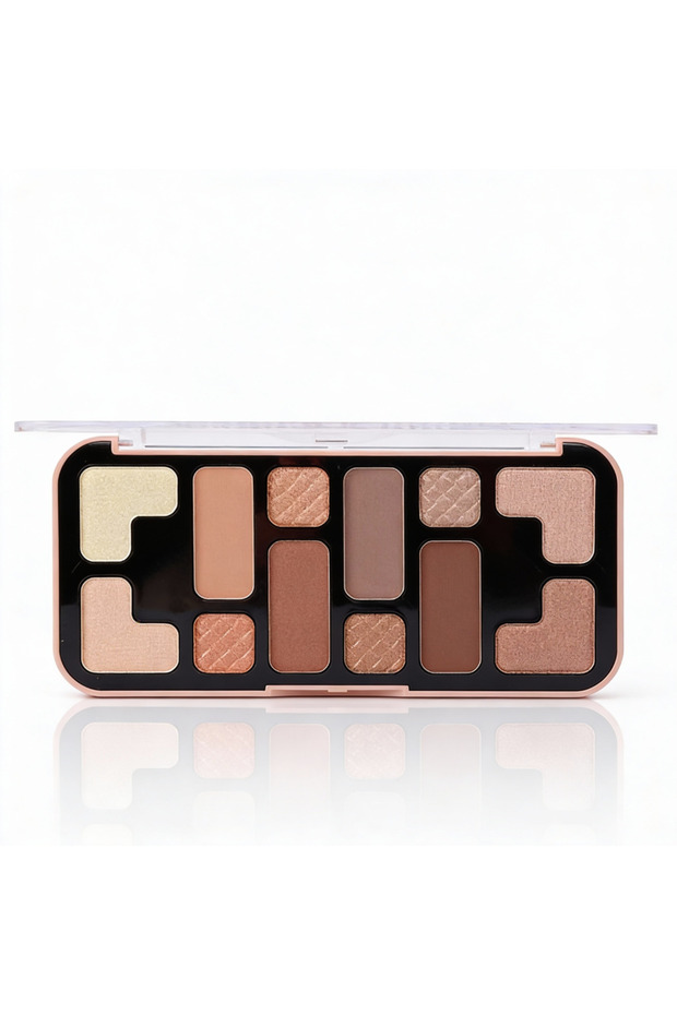 Makeup palette with highlighter