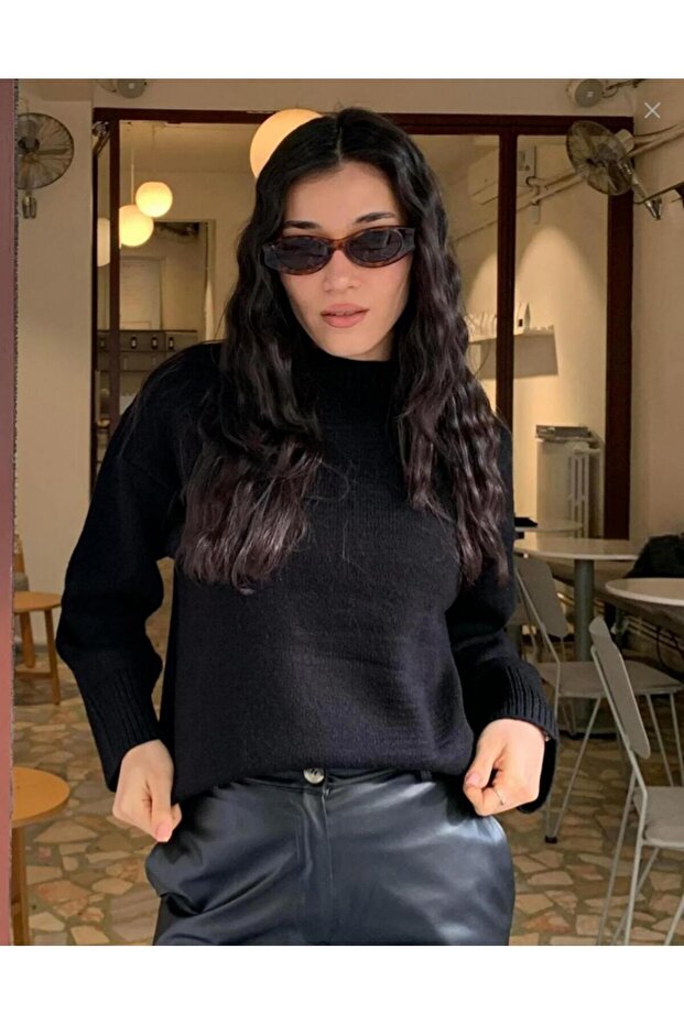 سترة تريكو نسائية سوداء كبيرة الحجم برقبة دائرية