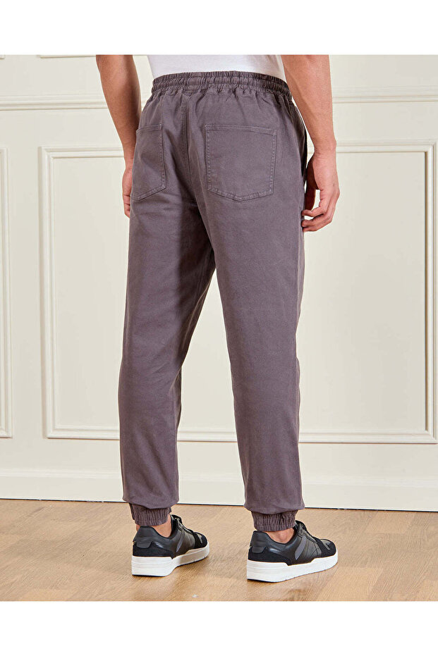 بنطال رياضي رجالي أساسي بلون الفحم - 3