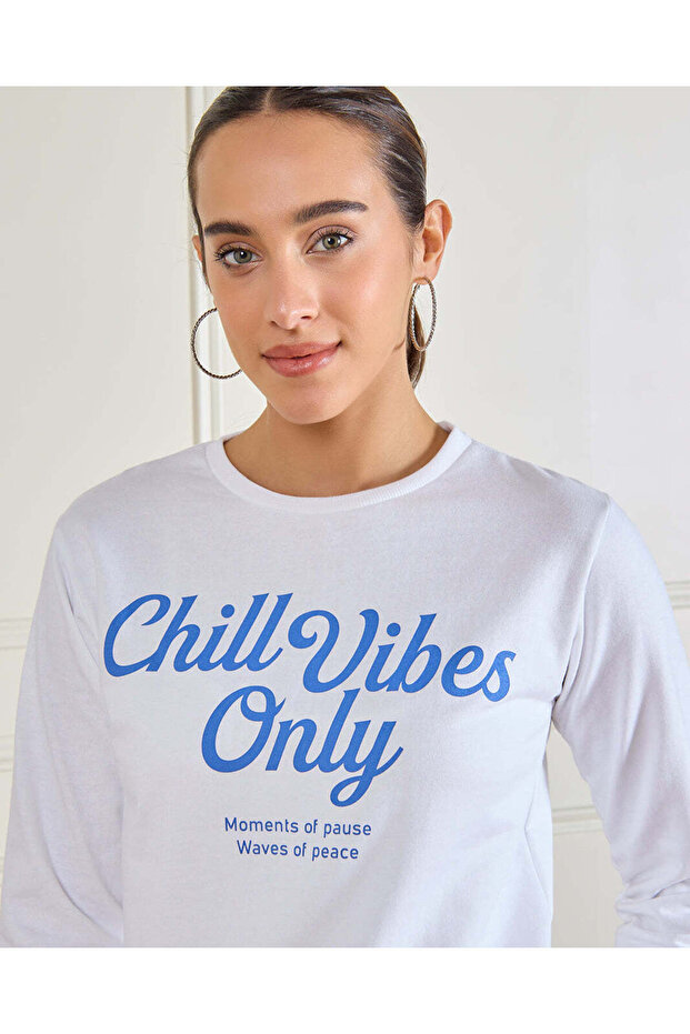 سويت شيرت نسائي أبيض مطبوع أساسي - 4