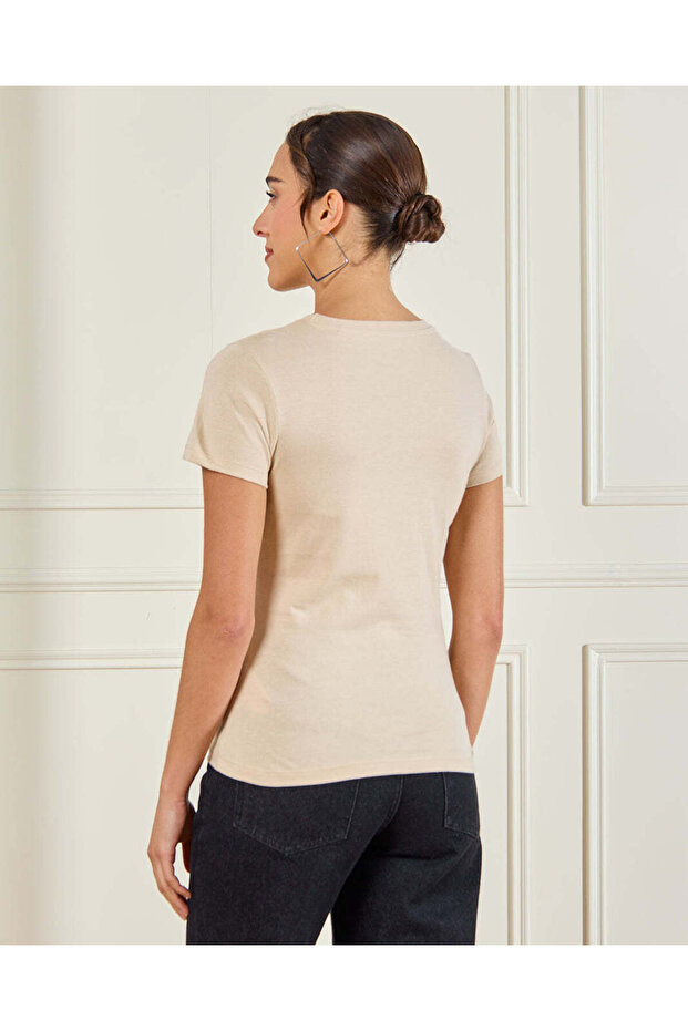 تي شيرت جرافيكي للسيدات - 3