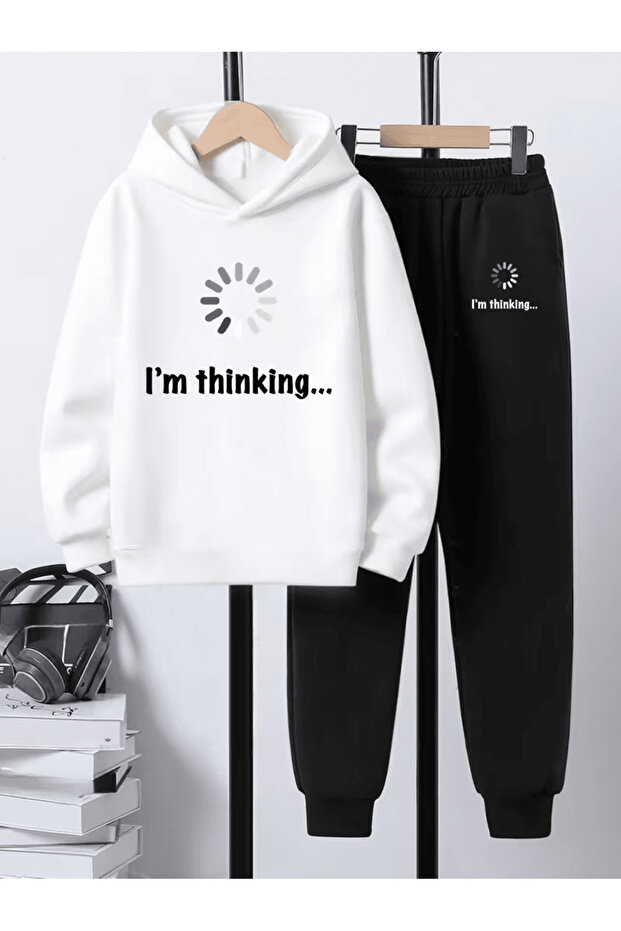 طقم مطبوع عليه "I'm Thinking"