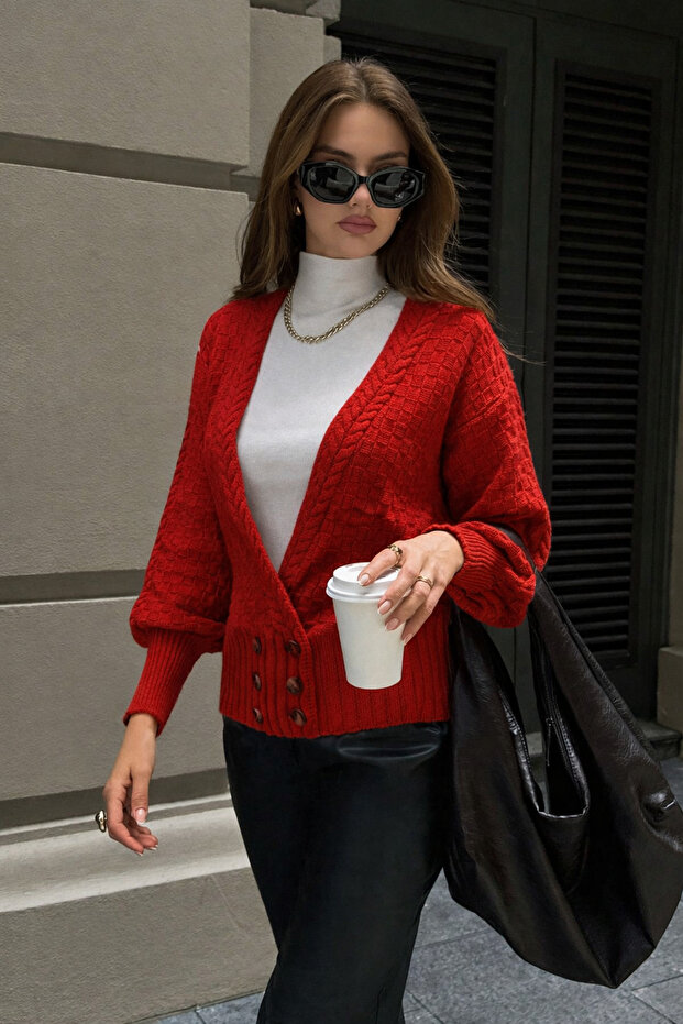 Women's Cropped Cardigan with 6 Buttons at the Bottom