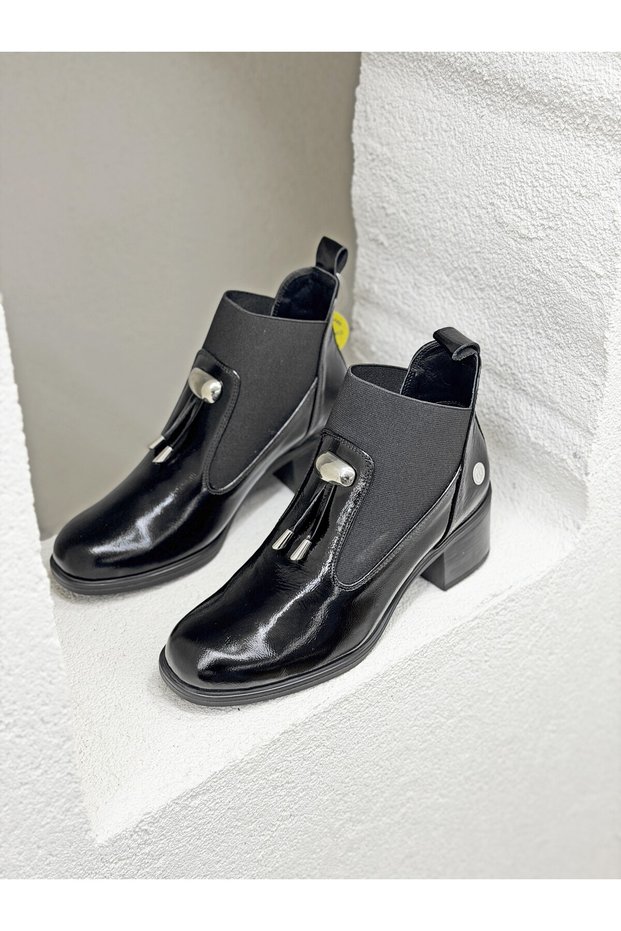 D25Kb-1805 Genuine Leather with Rubber Detail 6cm Thick Heel Boots for Women