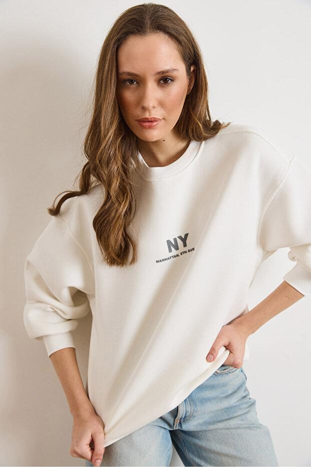 Women's White Ny Fleece-Lined Oversized Sweatshirt Swt-19000796