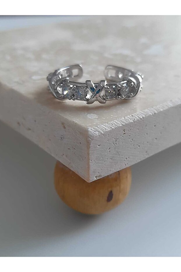 Lupps Silver Zircon Stone Ring Is Adjustable
