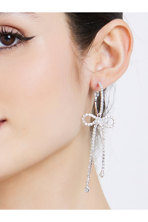 أقراط متدلية على شكل فيونكة فضية - 2