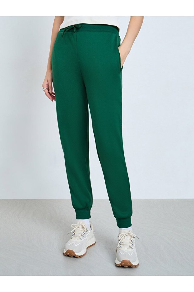 بنطال رياضي أخضر محبوك برباط - 2