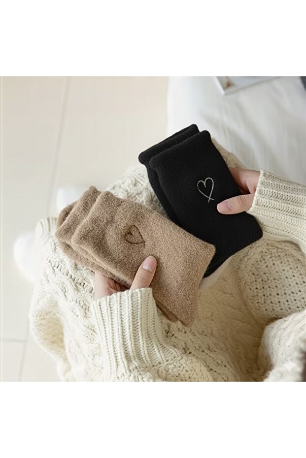 Heart Patterned Plush Socks - 1