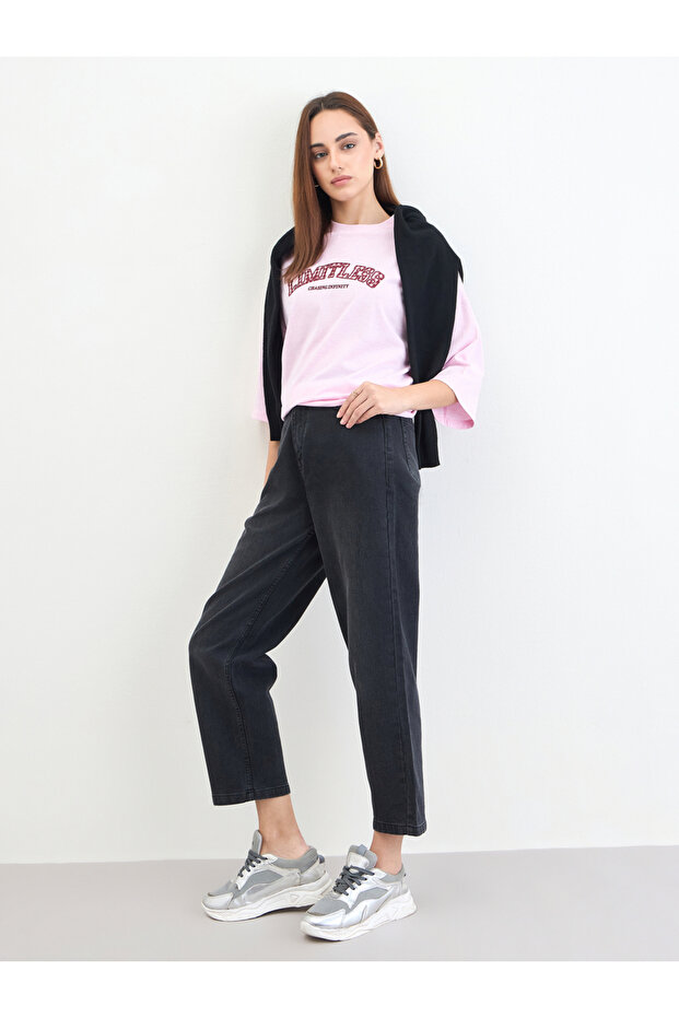 Women Black High Rise Relaxed Fit Jeans