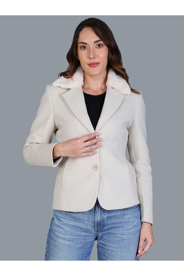Women Off-White Button-Up Blazer with Faux Fur Collar
