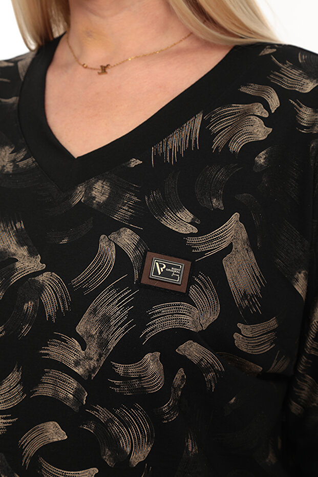 بلوزة كبيرة الحجم بفتحة رقبة على شكل حرف V ونمط فرشاة - 5