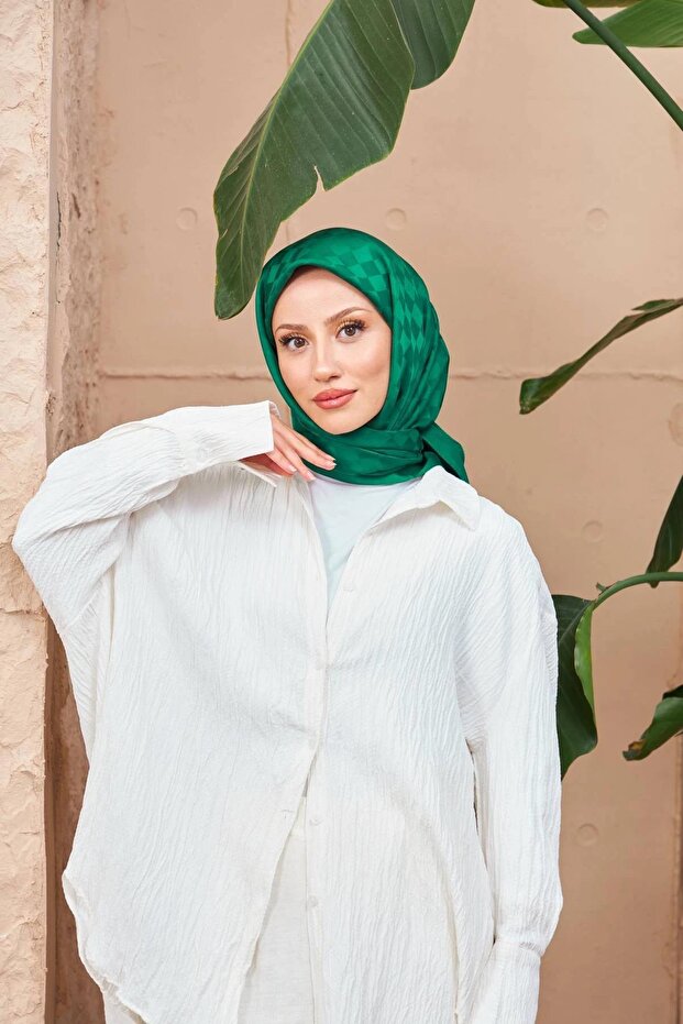 وشاح من قماش الجاكار باللون الأخضر الزمردي 9900-08