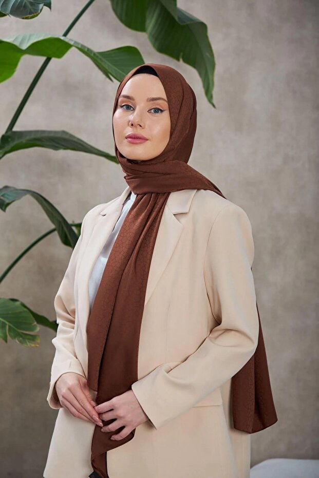 شال أليسا بنمط جاكار حريري بني مر 9003-11