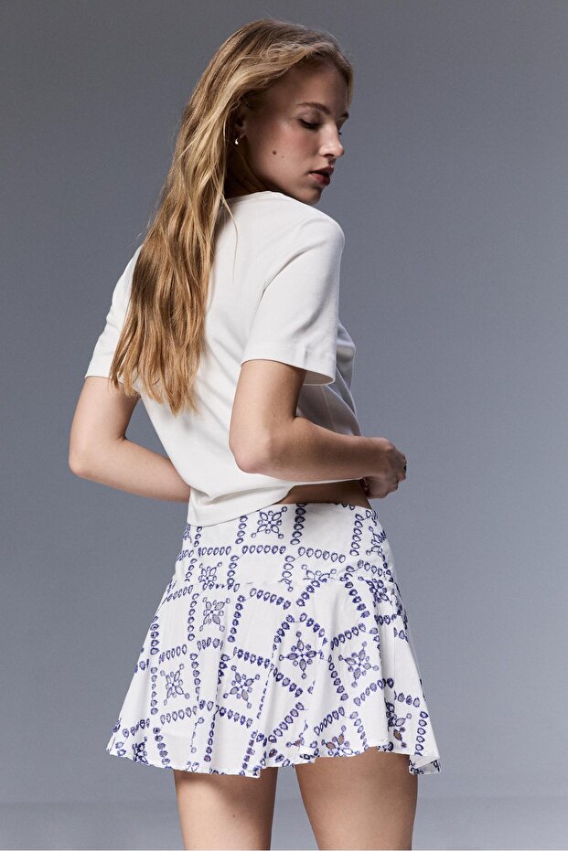 Dökümlü nakışlı şort etek - 4