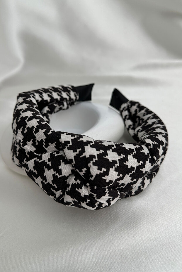 تاج منقوش بنقشة المخل باللونين الأبيض والأسود - 3