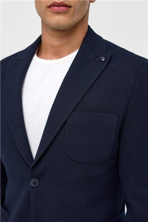 سترة مدببة ذات ياقة مدببة منقوشة باللون الأزرق الداكن 6 - 4