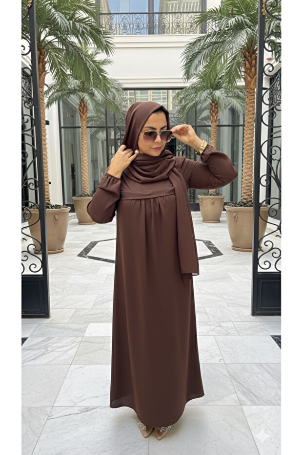 فستان العمرة العملي من إيسيلا روبادان مع جيوب