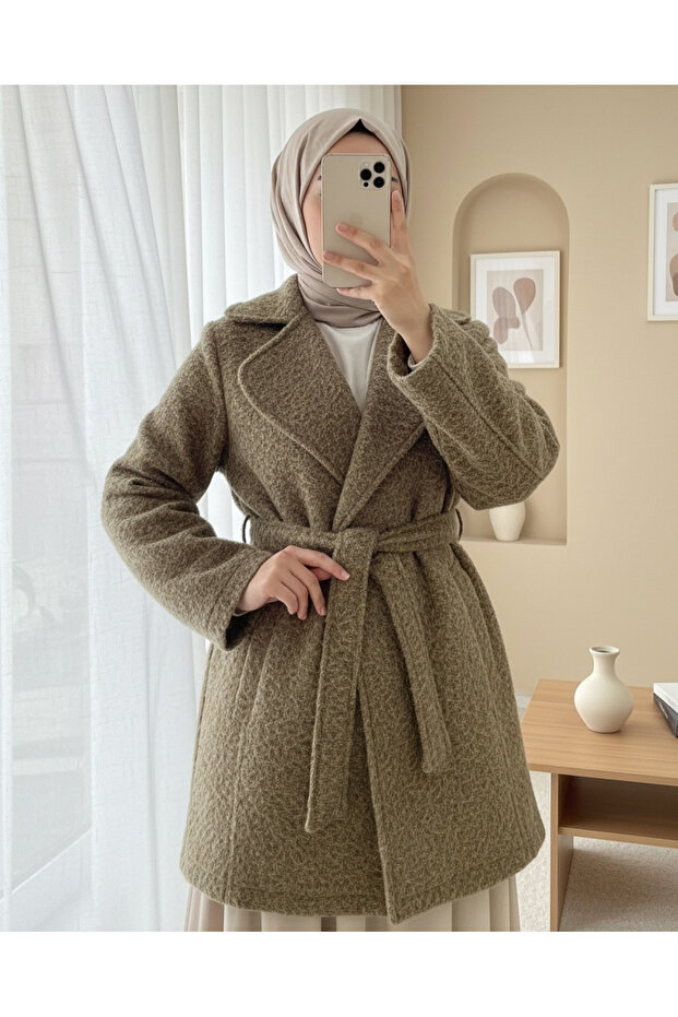 قبعة ذات زر واحد مع حزام وبطانة داخلية - كراميل - 1