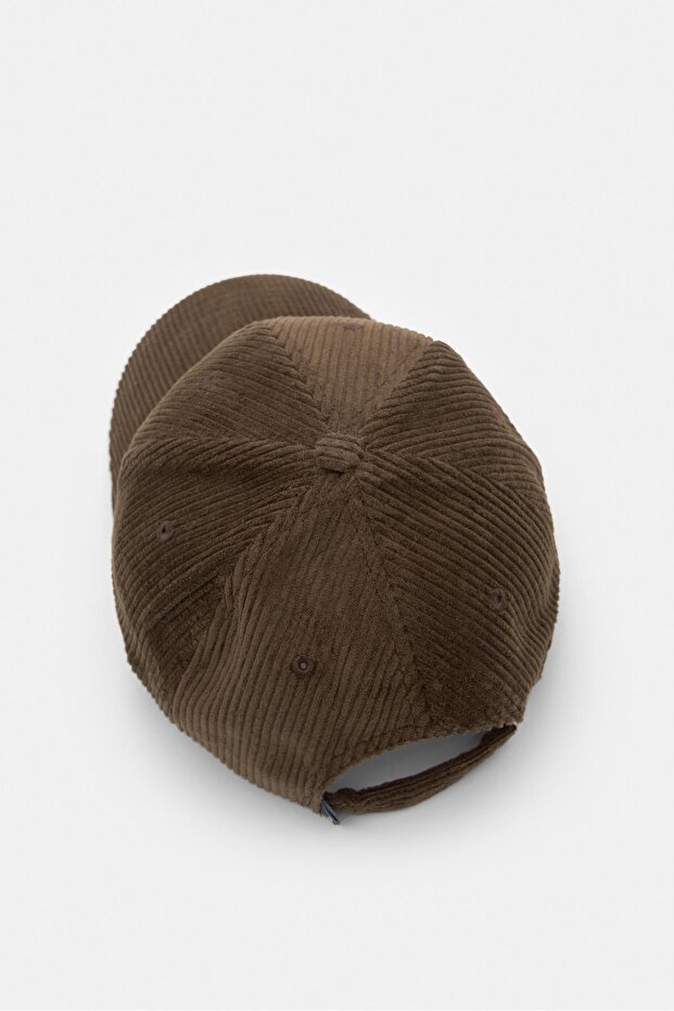 Kahverengi kadife şapka - 5