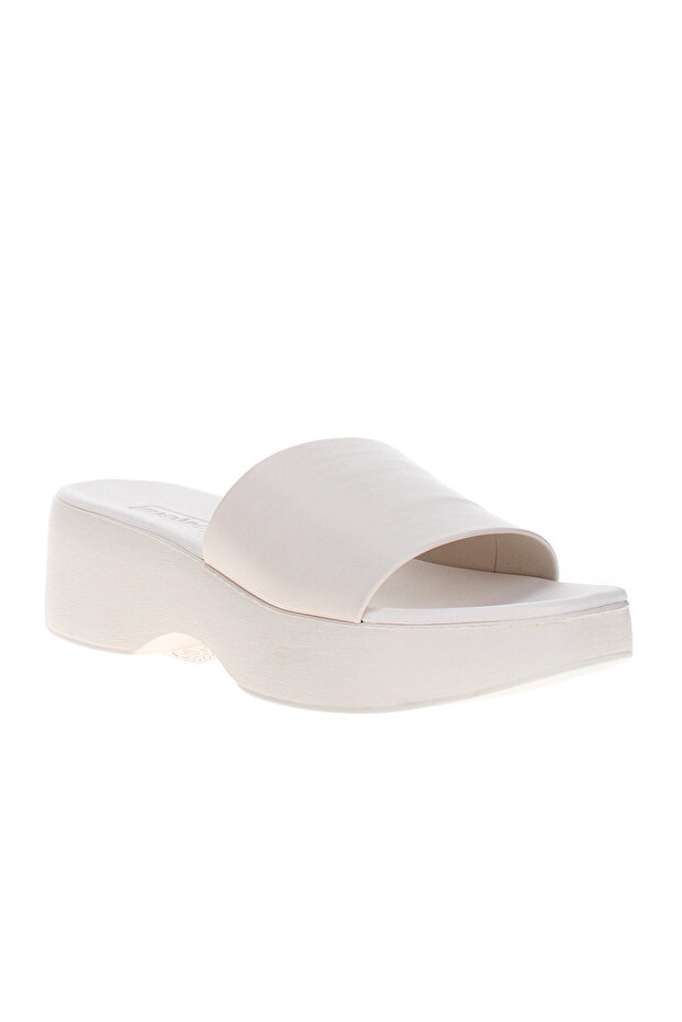 Ladies Casual Slip-On Shoes – Lightweight & Comfortable Everyday Footwear