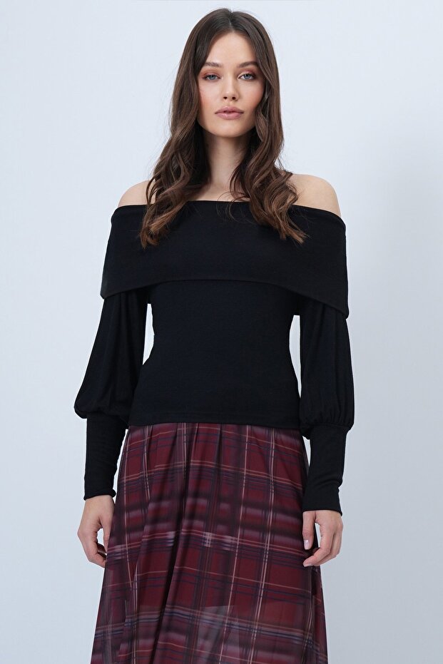 Black Wide Sleeve Cuffed Madonna Collar Blouse Vs01455