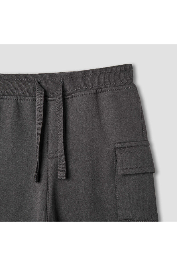 شورت سادة مع رباط للإغلاق وجيوب - 3