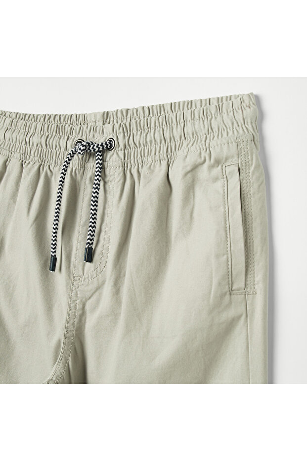 شورت سادة مع رباط للإغلاق - 2