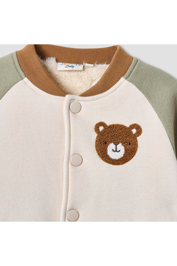 جاكيت بأزرار أمامية مزينة بتطريز دب وجيوب - 4