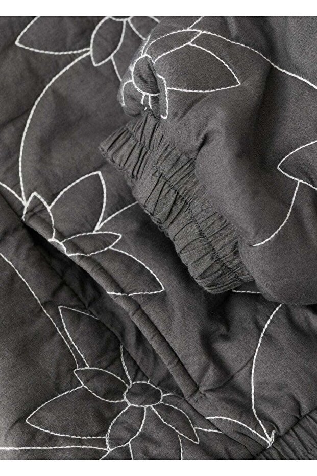 İşlemeli kapitone mont - 4