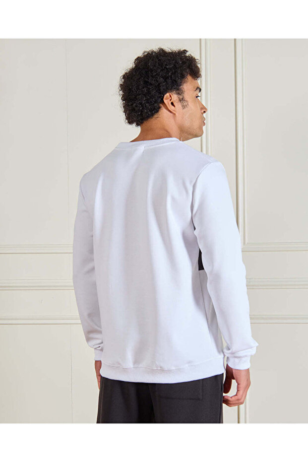 سويت شيرت رجالي أبيض ألوان متباينة - 3