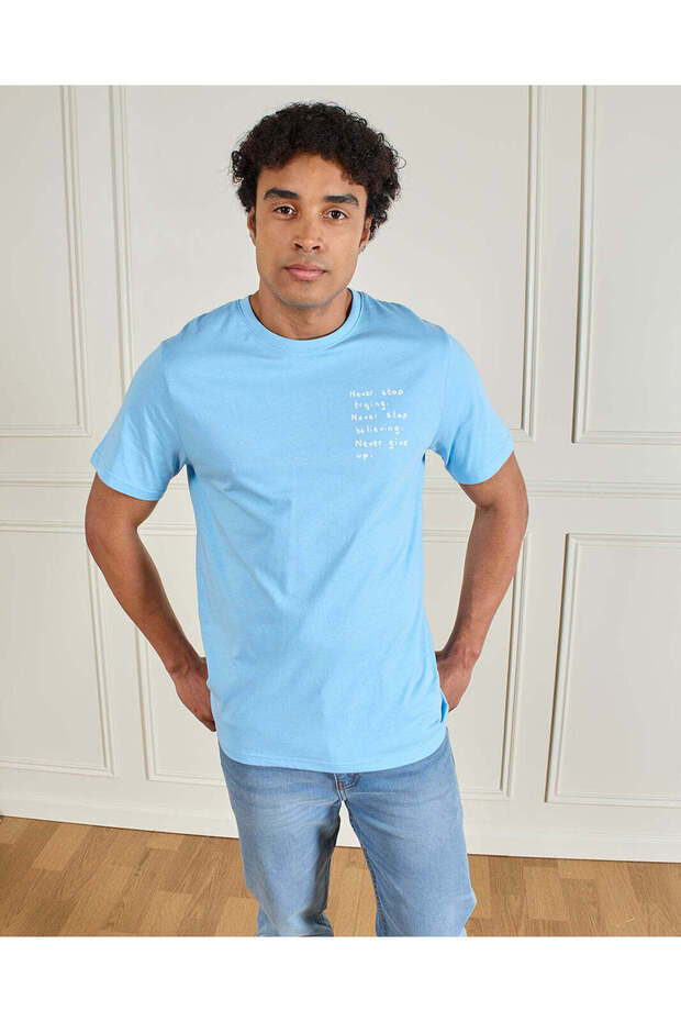 تي شيرت رجالي أزرق برسومات أساسية - 5