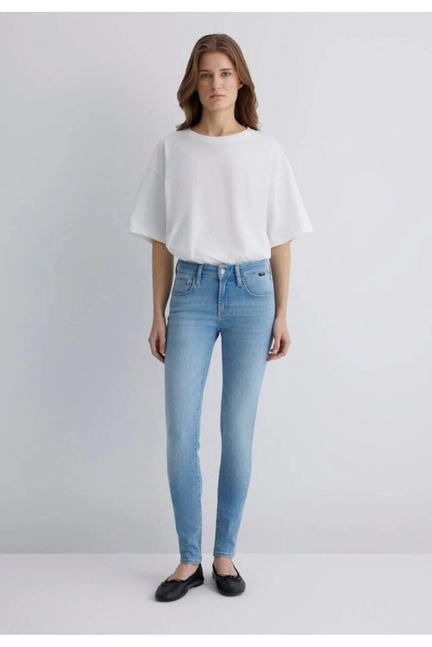 Women's Adriana Lt Blue Light Jean Pants Skinny/Regular Waist/Narrow Leg 1072889651