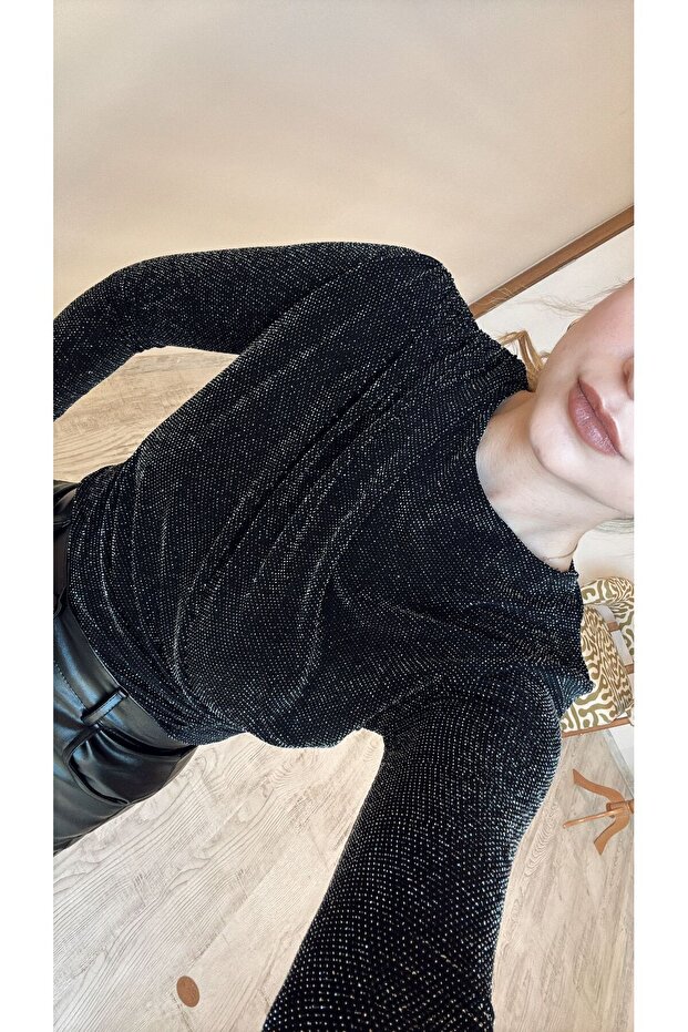 Simli Omuzdan Drape Detaylı Bluz - 4