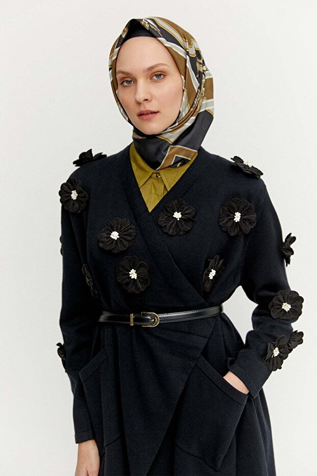 Çiçek Aplikeli Triko Hırka - 4