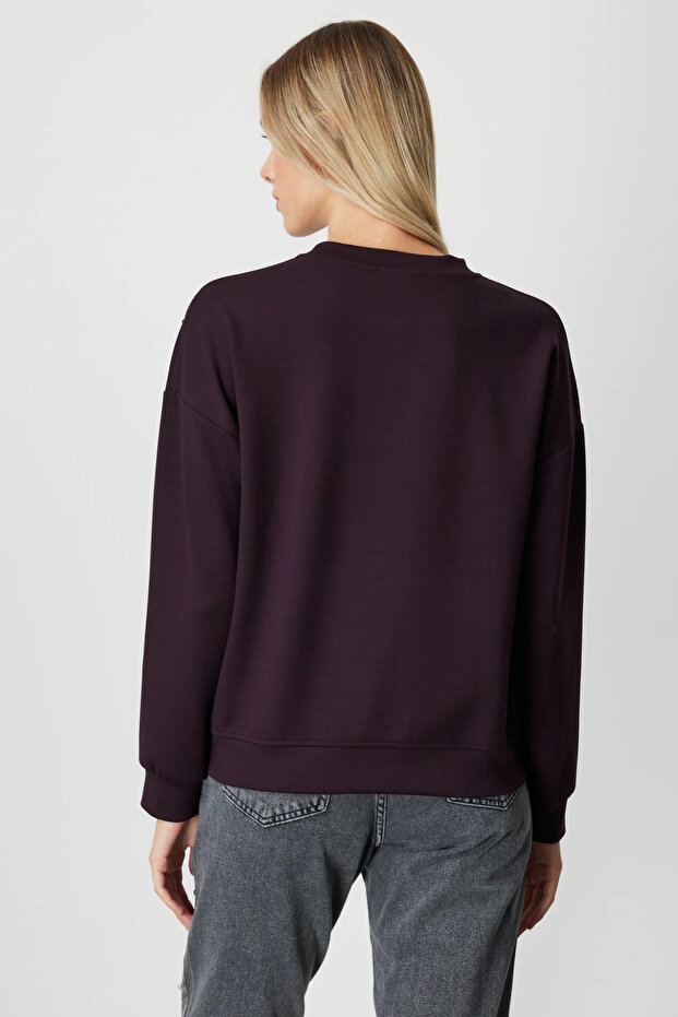 سترة رياضية مزينة باللؤلؤ على الأكتاف - 6