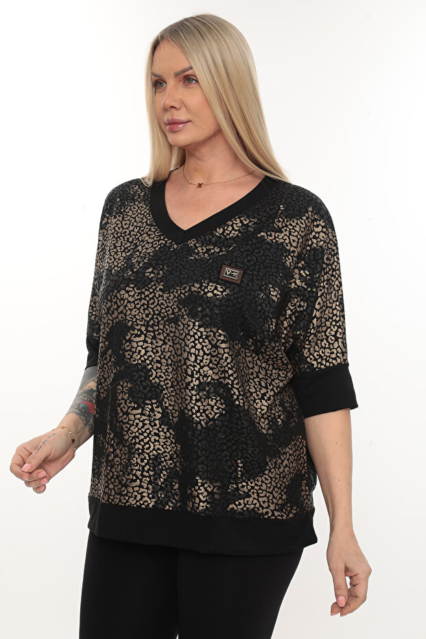 مقاس كبير بطبعة جلد الفهد وفتحة رقبة على شكل حرف V - 2