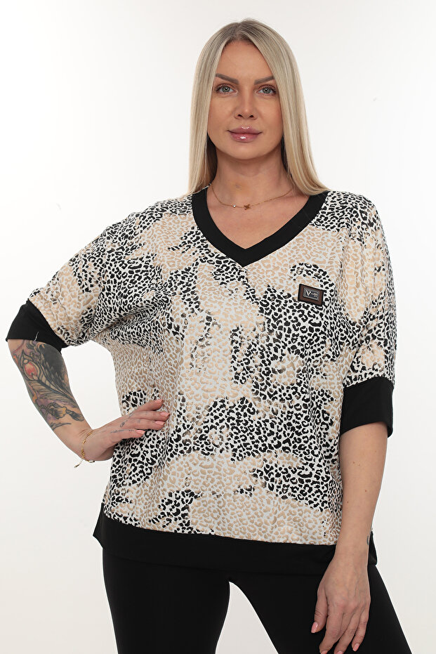 مقاس كبير بطبعة جلد الفهد وفتحة رقبة على شكل حرف V - 3