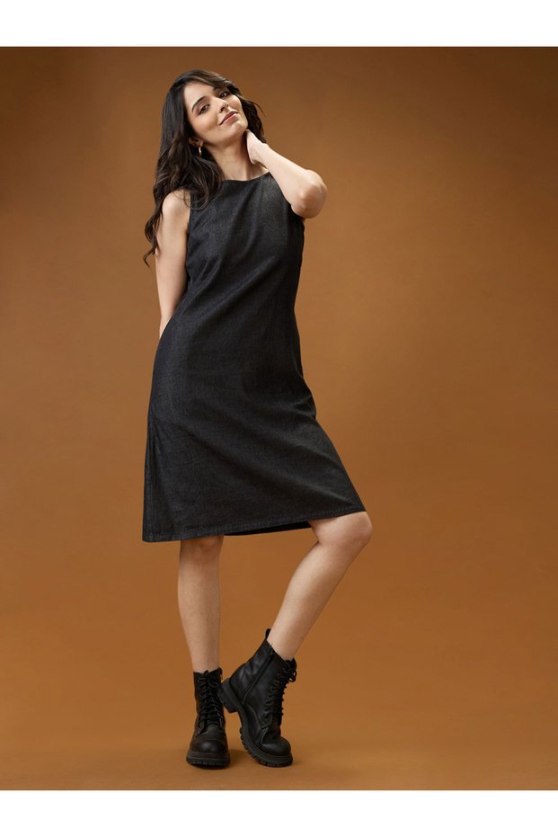Black Round Neck Sleeveless Knee Length Dress