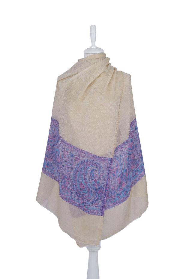 شال صوف منقوش بحدود زرقاء - 1