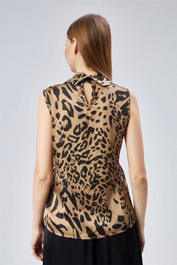 Katlı Dik Yaka Bluz - 4