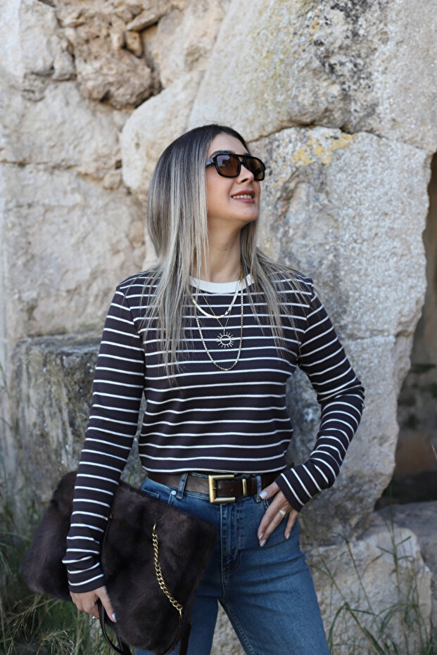 بلوزة أساسية مخططة باللون البني - 2