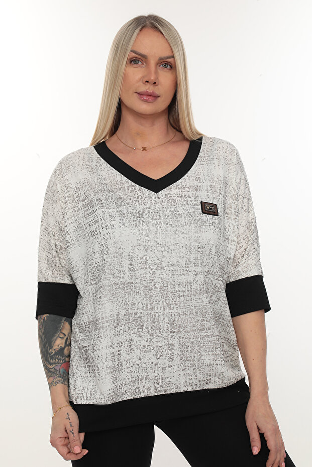 مقاس كبير بنمط الباتيك وياقة على شكل حرف V - 4