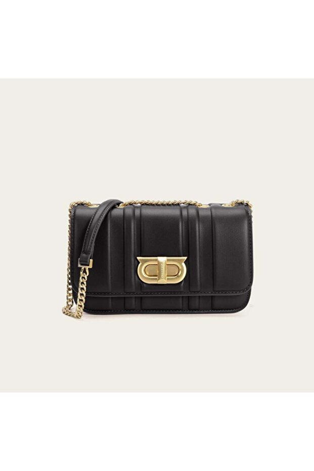 A perfect everyday bag in black